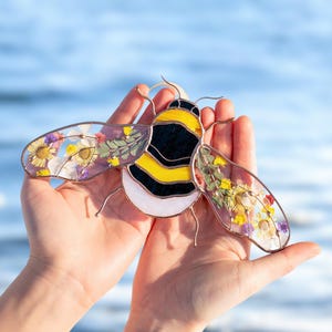 Bumble Bee Stained Glass Suncatcher Insect Ornament Stained Glass Window Hangings Gift for Him Stained Glass Yard Art Fathers Day Gift