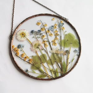 Pressed flower suncatcher round glass botanical wall hanging dried floral decor nature window art gift for plant lover cottagecore style